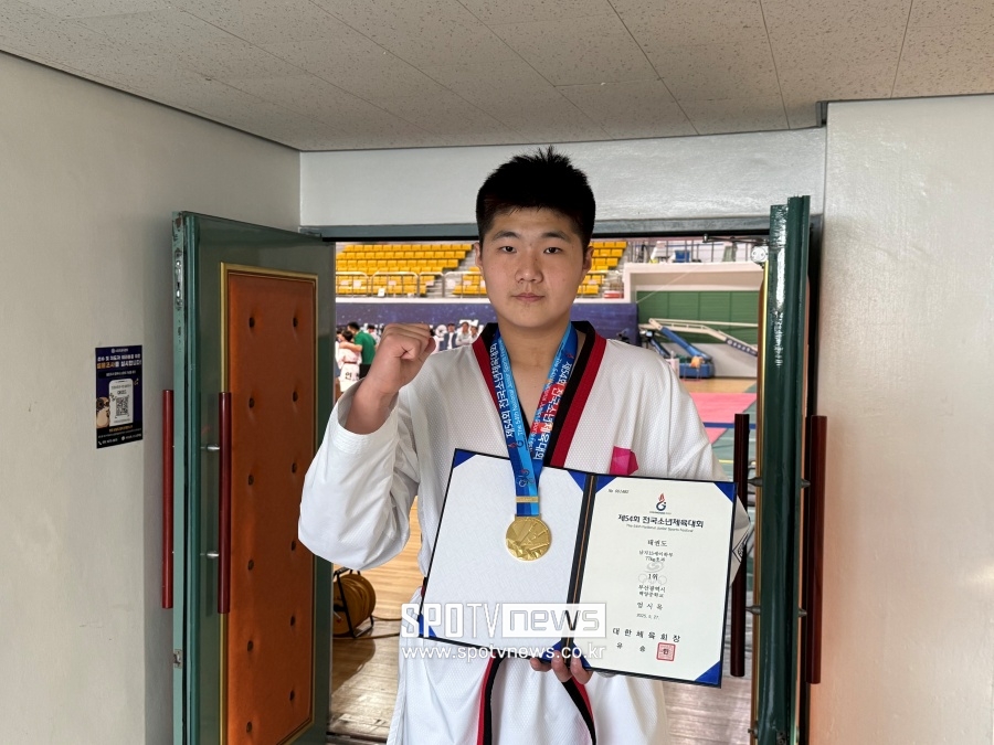남자 15세 이하부 77kg 초과급에서 우승한 엄시목(백양중3)