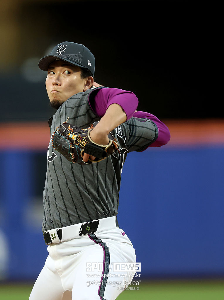 야마모토에게 사이영상 경쟁자 등장했다…'유령 포크볼러' 다저스 제압, ERA 1.46으로 1위 등극