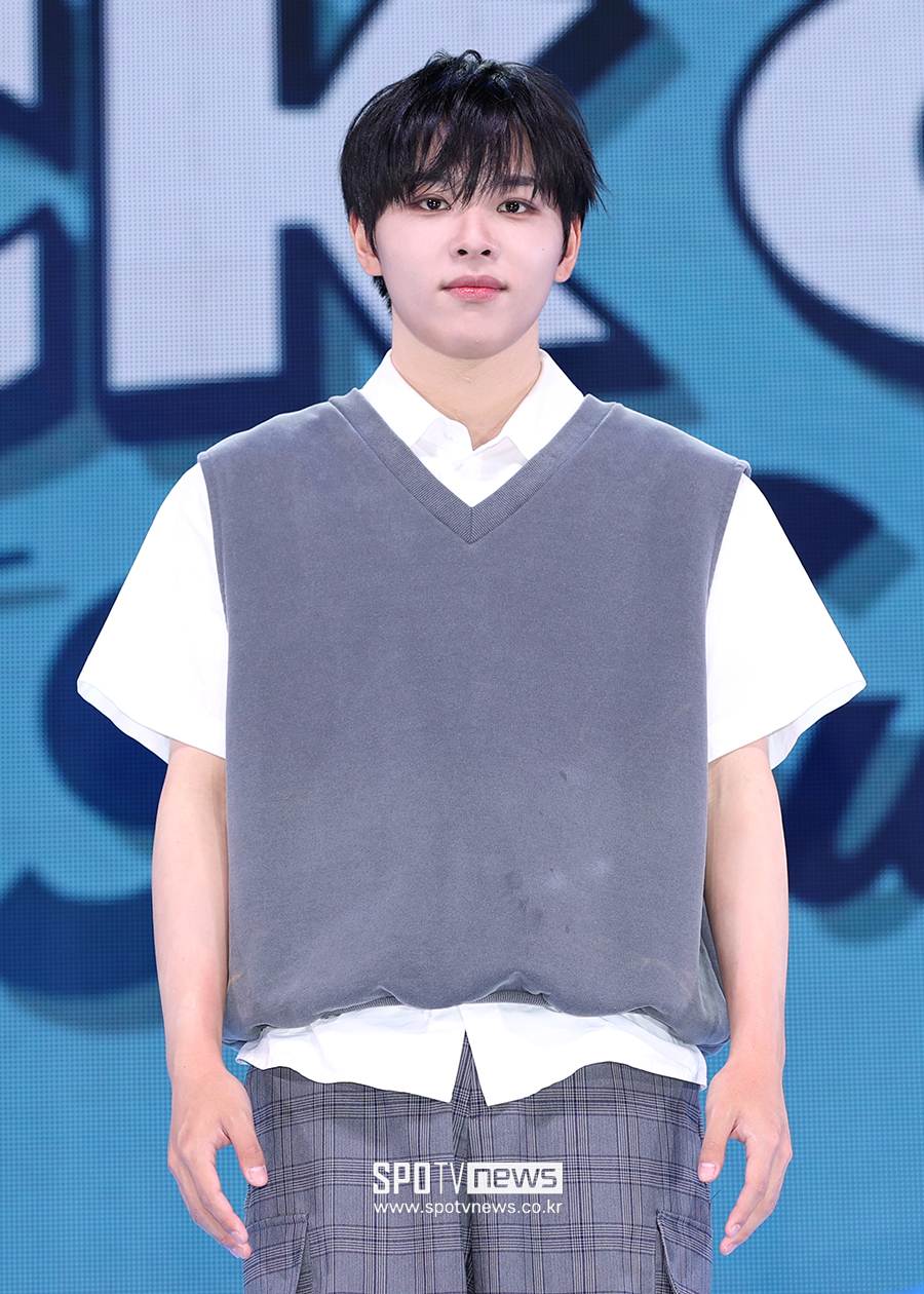 [포토S] 킥플립 아마루, '스쿨룩이 찰떡~'