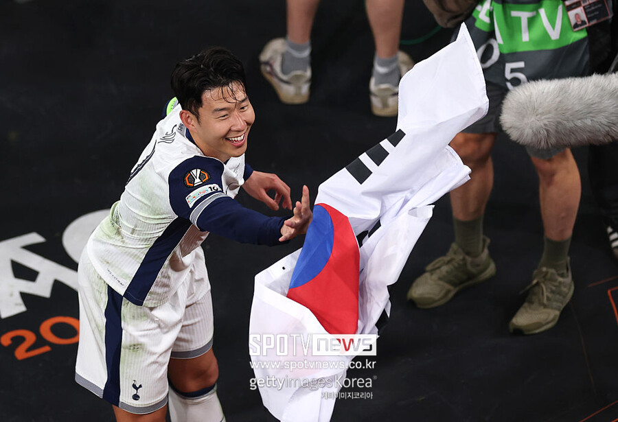 "손흥민이 영국인이었다면" 이런 韓 선수 또 없다…영국에서 레전드 인증 제대로! → 토트넘 최고의 레전드 3人 확정!
