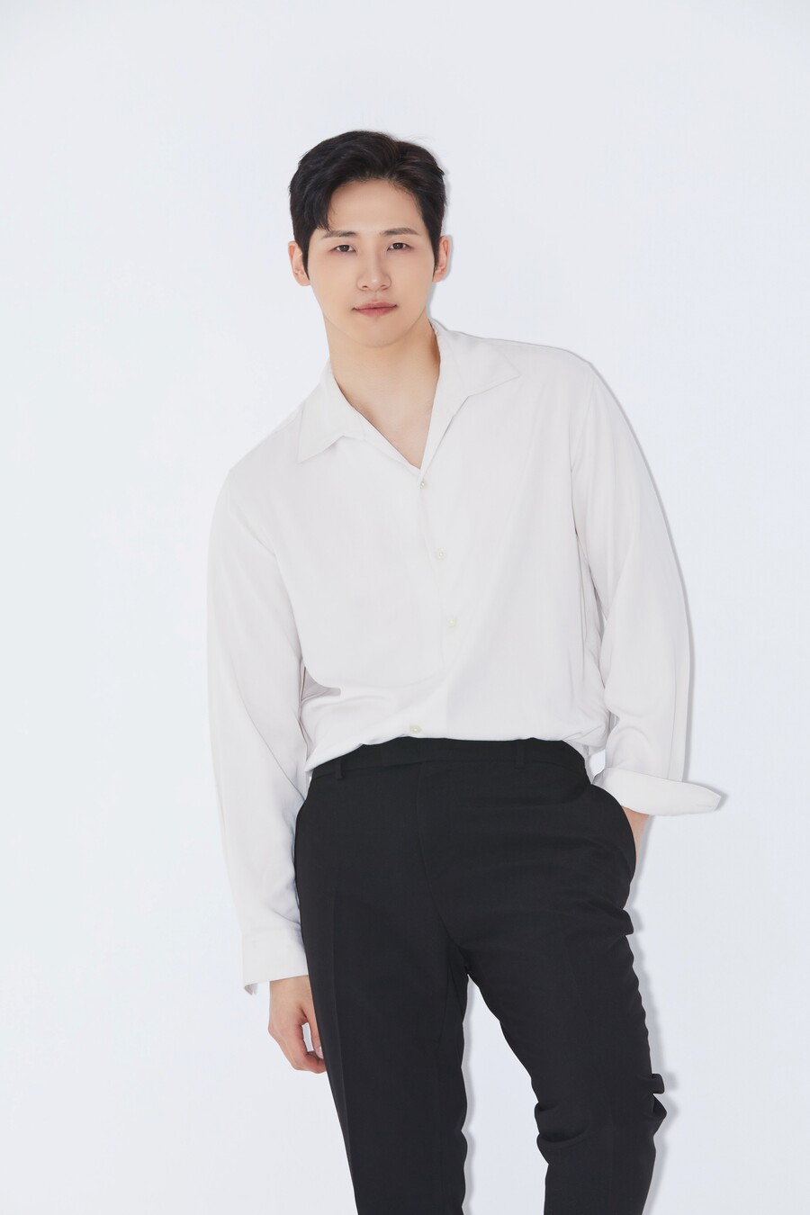 B1A4 신우, '2025 푸에르자 부르타' 출격…화려한 독무로 강렬 존재감 입증