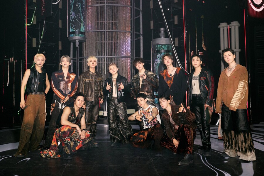 세븐틴, '썬더'로 전한 짜릿한 에너지…'엠카' 달아올랐다