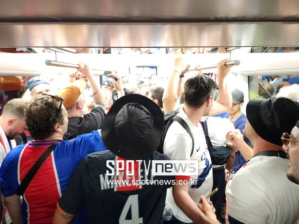 [뮌헨 NOW]지하철 객차 흔든 응원전…난동 부린 PSG-인테르 팬들, 독일 경찰 사정 없이 곤봉 휘둘렀다