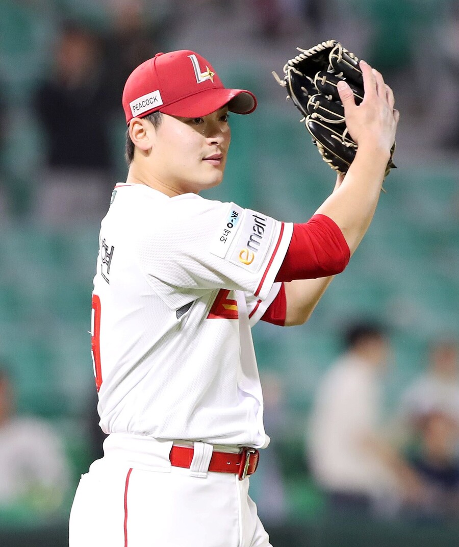 롯데 강타선? 내 방식대로 간다… 15구 ‘올직구’ 승부→1이닝 퍼펙트, ‘상남자 배짱’ 사직 호령