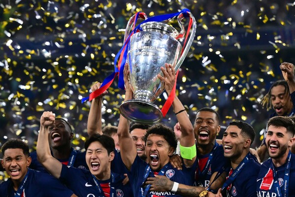 ▲ 유럽축구연맹 챔피언스리그 우승을 처음 차지한 파리 생제르맹과 이강인. ⓒ연합뉴스/AP/EPA