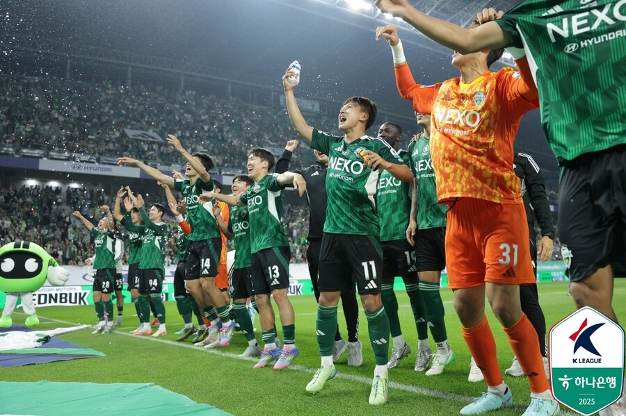 [SPO 현장] 완벽했던 전북의 한 여름밤 축구 대축제! '역전승+전석 매진+이재성+잔나비'까지...모든 게 맞아떨어진 '그런 날'