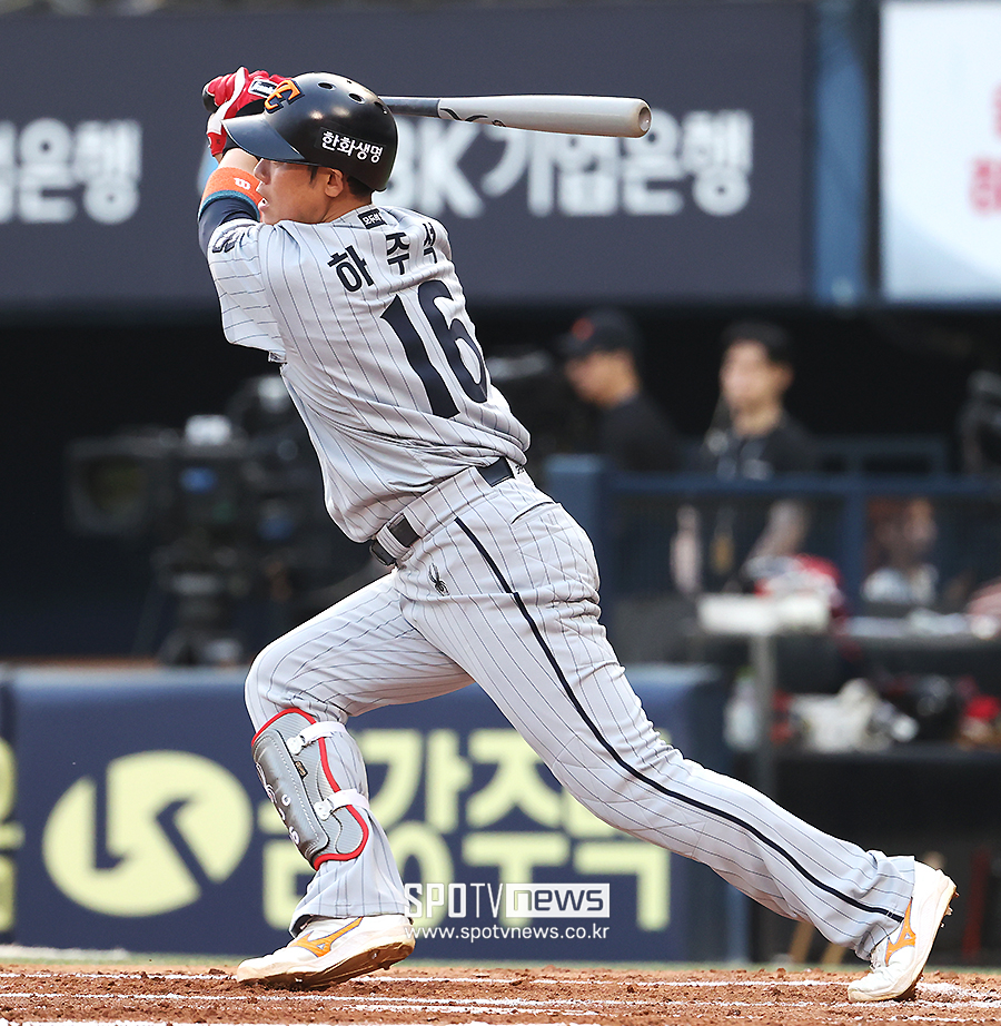 한화에 생긴 이상한 공식… 50억 vs 1억1000만원 부등호가 이렇게 되다니, 그렇다면 공존도 가능할까