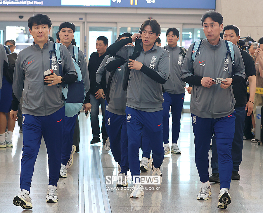 홍명보 감독이 지휘하는 대한민국 축구대표팀은 내달 2일 이라크 원정길에 오른다. 2026 국제축구연맹(FIFA) 북중미 월드컵 아시아지역 3차예선 일정을 위해 이라크와 9차전을 펼친다. 이후 한국으로 돌아와 10일 쿠웨이트전을 끝으로 3차예선을 마무리한다. 한국의 11회 연속 월드컵 본선 진출은 9부 능선을 넘은 상태다. 현재 4승 4무 승점 16점으로 B조 선두를 달리는 가운데 남은 2연전에서 승점 1점만 추가하면 조 2위를 확보해 본선 티켓을 손에 넣는다.▲  ⓒ곽혜미 기자