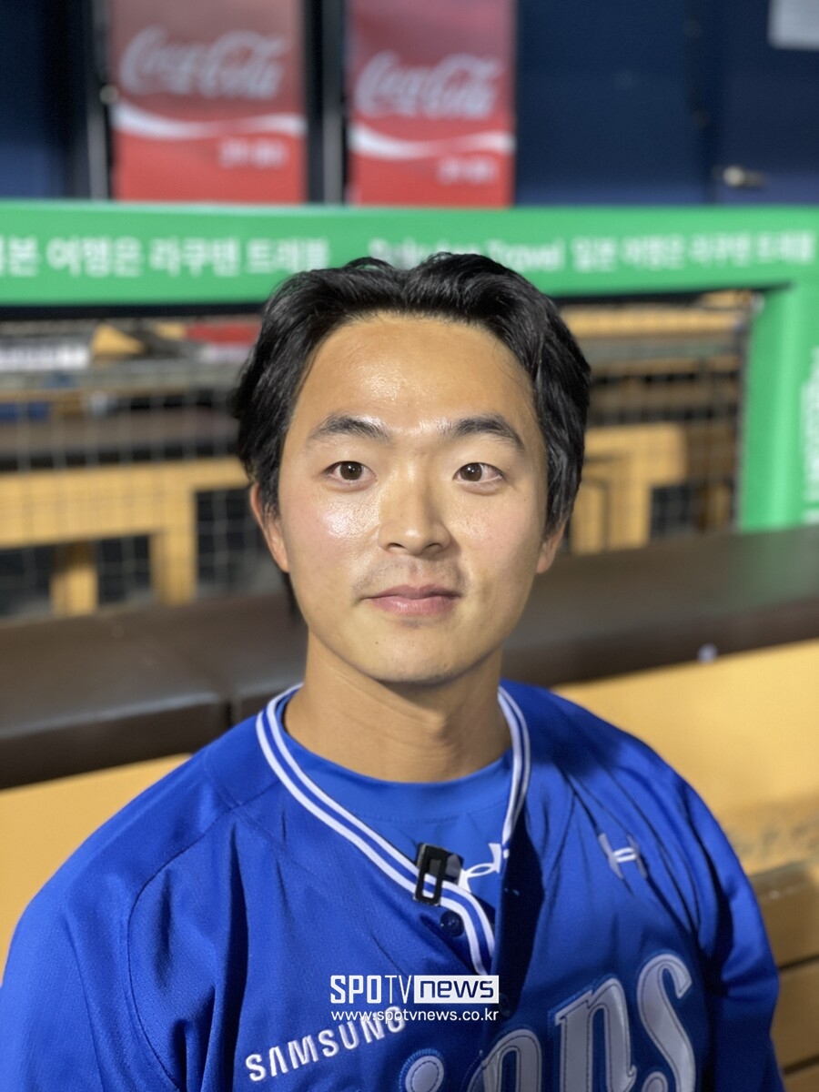 ▲ 김태훈이 삼성에 7연승을 안겼다. 8회 대타로 나와 역전 2점 홈런을 터트린 뒤 한껏 행복한 얼굴로 베이스를 돌았다. ⓒ 신원철 기자