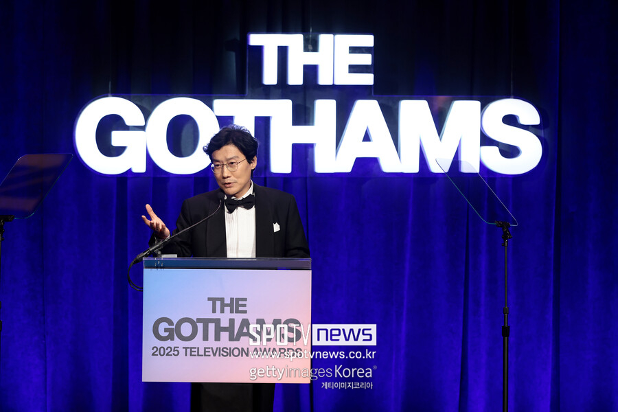 '오징어 게임' 황동혁 감독, 美 고담 어워즈 공로상 "기적 계속돼, 거절한 분들 감사"