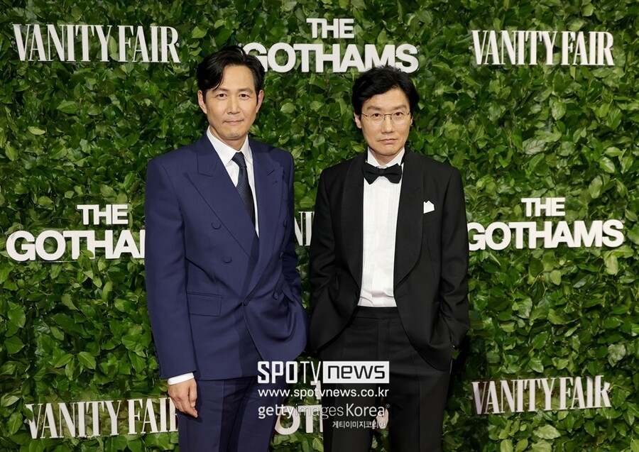 ▲ 이정재(왼쪽), 황동혁 감독.  ⓒgettyimages