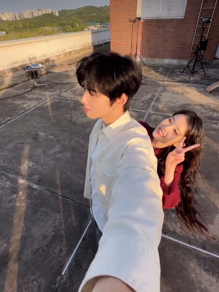 아이유·차은우, 얼굴 합 이정도였나 ‘로맨스 한 편 뚝딱’