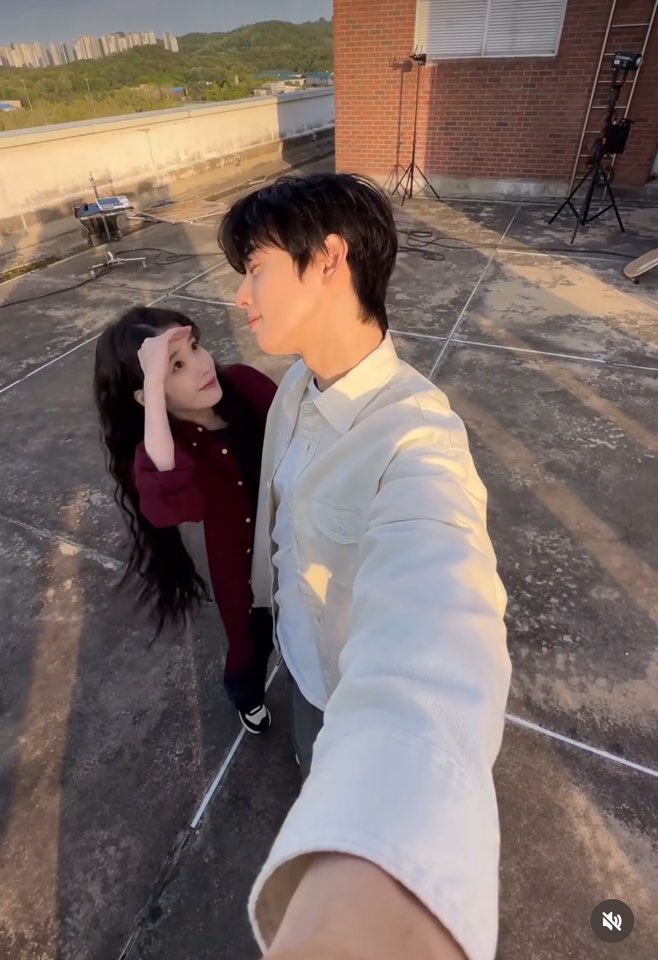 ▲ 아이유 차은우. 출처ㅣ아이유 공식 인스타그램 캡처