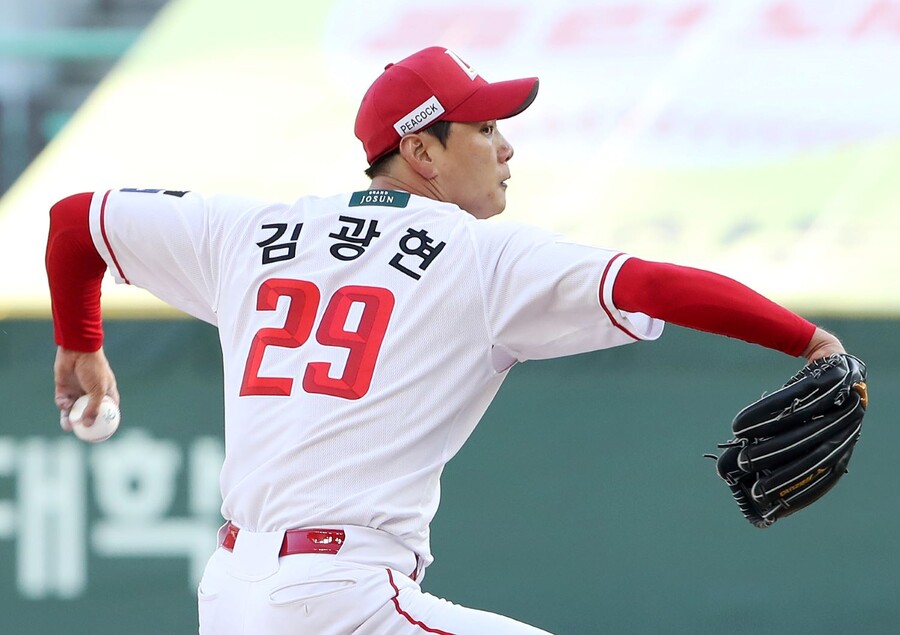 ▲ 김광현은 팀 사정을 고려해 휴식 대신 던지는 것을 선택했고, 팀 상승세를 견인한 뒤 휴식에 들어갔다 ⓒSSG랜더스