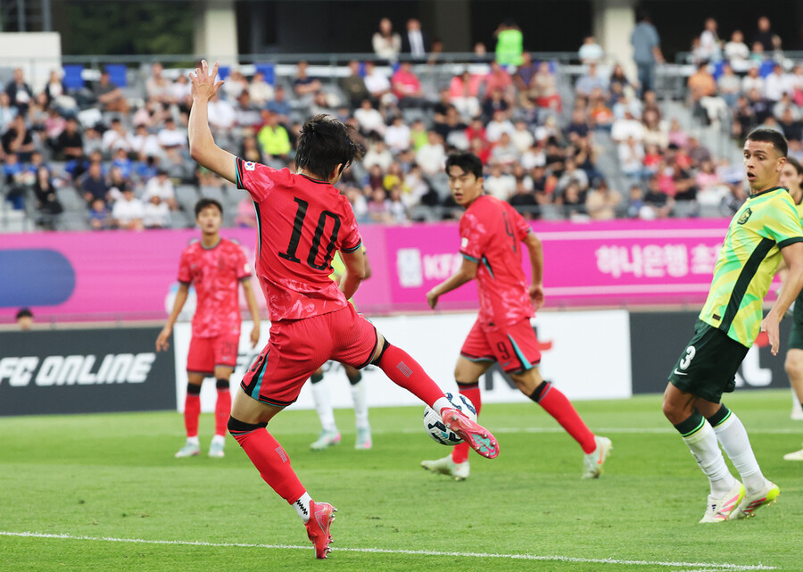 [현장 REVIEW] '다르긴 달랐던 스토크 배준호' 이민성호 첫 판...한국 U-22, 호주와 0-0 무승부