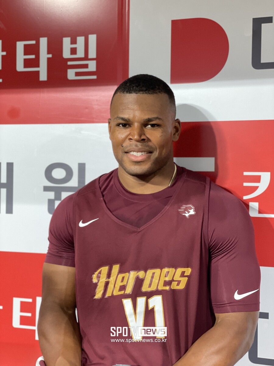 바쁘다 바빠 키움 새얼굴 스톤, 고양에서 라이브 배팅→고척에서 타격 훈련 "나는 스트롱가이"