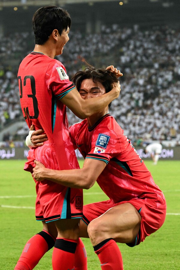 ▲ 축구대표팀 공격수 오현규, 이라크전에서 전진우의 도움을 받아 골을 터뜨렸다. ⓒ연합뉴스/REUTERS/AFP