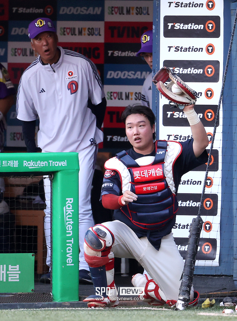 [포토S] 정보근, '파울 타구 잡았어요'