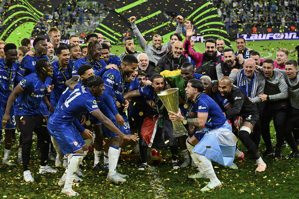 ▲ 올 시즌 유럽축구연맹(UEFA) 주관 클럽대항전 우승팀. 유로파리그(UEL) 토트넘 홋스퍼(사진 맨 위), 유로파 컨퍼런스리그(UECL) 첼시(사진 가운데), 챔피언스리그(UCL) 파리 생제르맹(사진 맨 아래)  ⓒ연합뉴스/AP/AFP