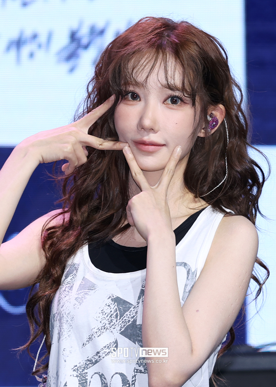 [포토S] QWER 마젠타, '브이 브이!'