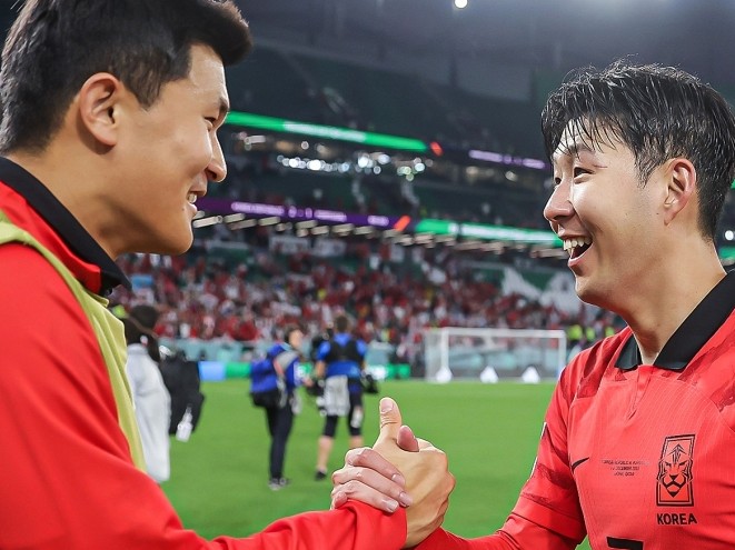 韓 축구 대혁명! 김민재, 손흥민과 토트넘에서 한솥밥 가능성..."토트넘 포함 다수의 PL 클럽 제안 받아"