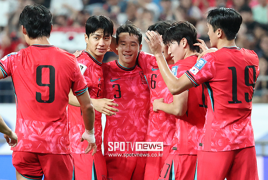 [전반 REVIEW] '전진우 데뷔골' 손흥민 벤치 대기 중인 한국, 쿠웨이트에 1-0 리드