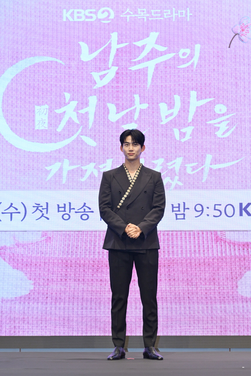 '남주의 첫날밤' 옥택연 "벌써 세 번째 사극…다음엔 왕 역할 하고파"