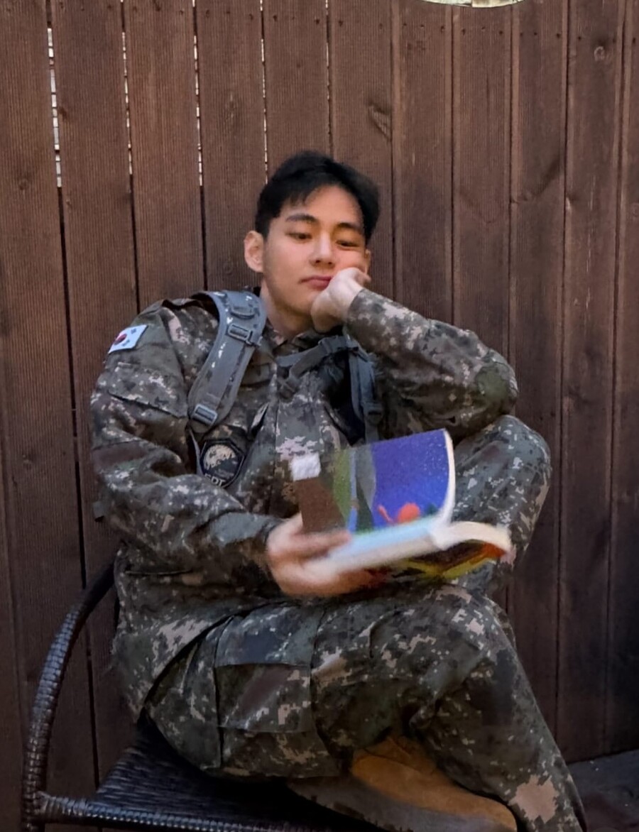 "아미에게 잘 보이고 싶어서" 방탄소년단 뷔, 전역 기념 미공개 사진 대방출