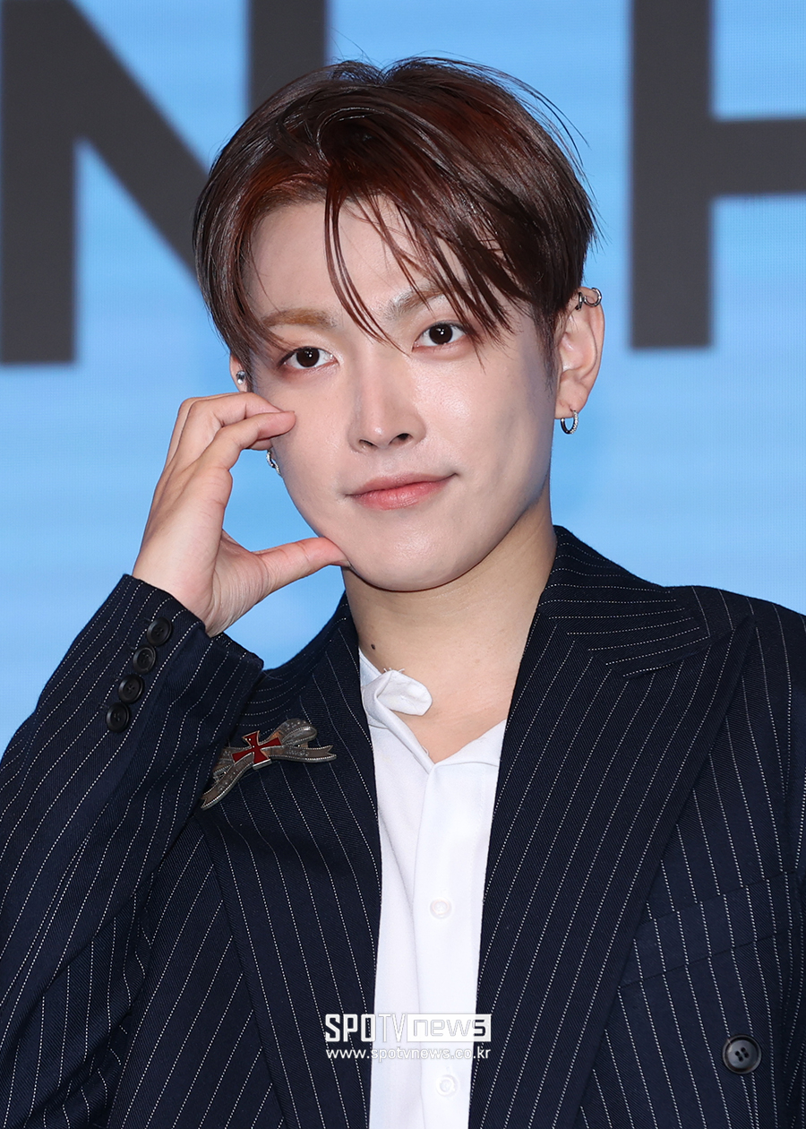[포토S] 에이티즈 홍중, '귀엽게 볼하트'