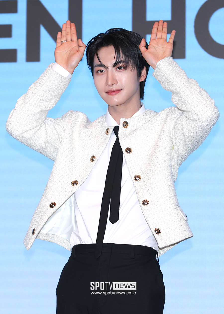 [포토S] 에이티즈 성화, 귀여운 토끼 귀