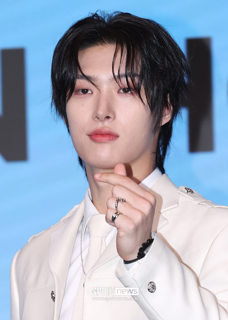 [포토S] 에이티즈 민기, '하트 뿅'
