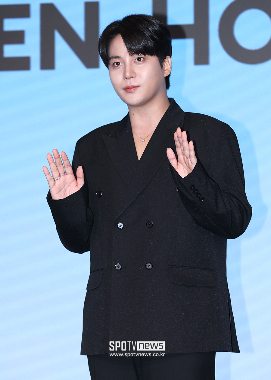 [포토S] 에이티즈 종호, 명창 하리보의 손인사