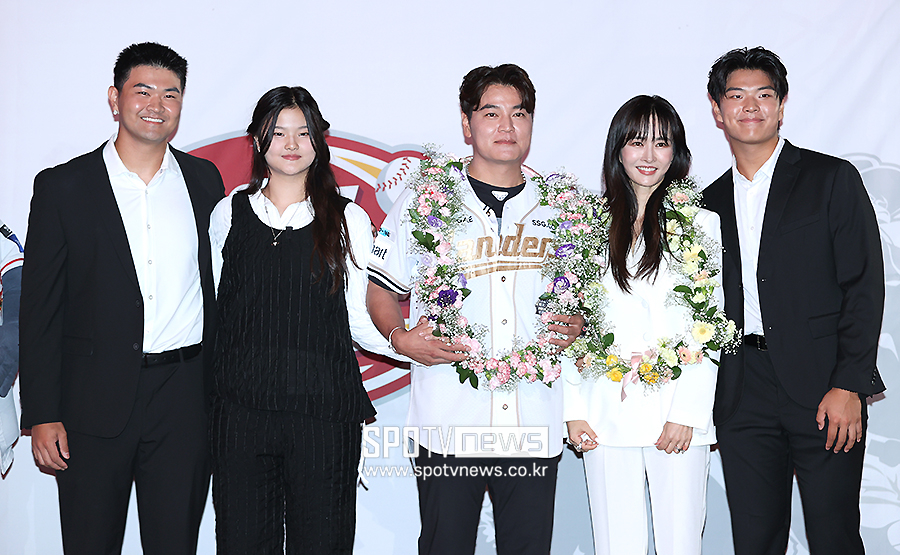 [포토S] '은퇴식' 추신수, '사랑하는 가족들과 함께'