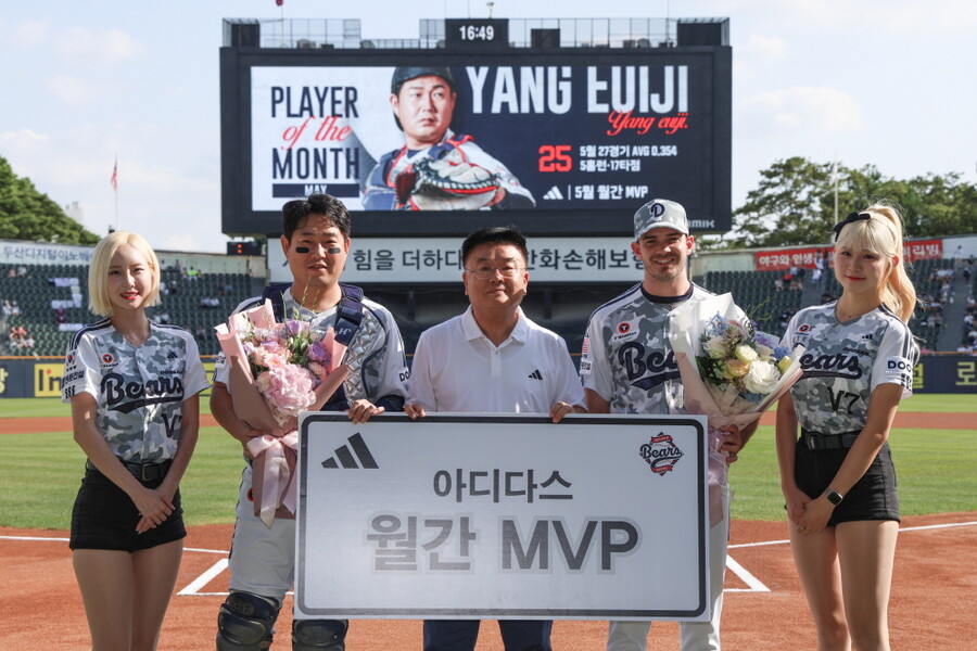 '5월 OPS 1.005' 양의지, 구단 5월 MVP 영예…잭로그도 수상