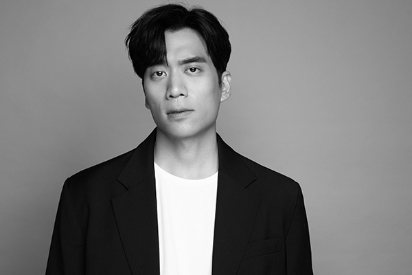 '쏭삭' 안창환, 홍진영 품으로…아이엠포텐과 손잡았다
