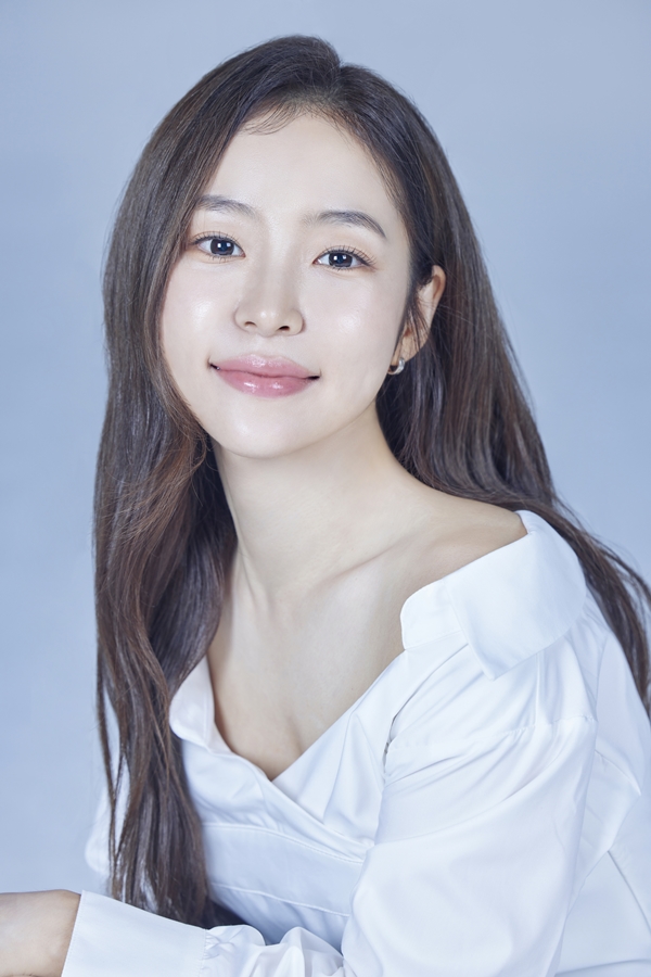 홍자, 트로트 뮤지컬 '트롯열차 - 피카디리역' 캐스팅…수석 승무원 활약