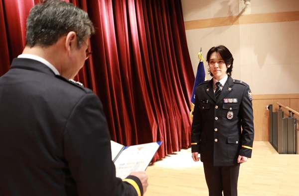 '트로트 샛별' 성민, 광주청 명예경찰관 위촉