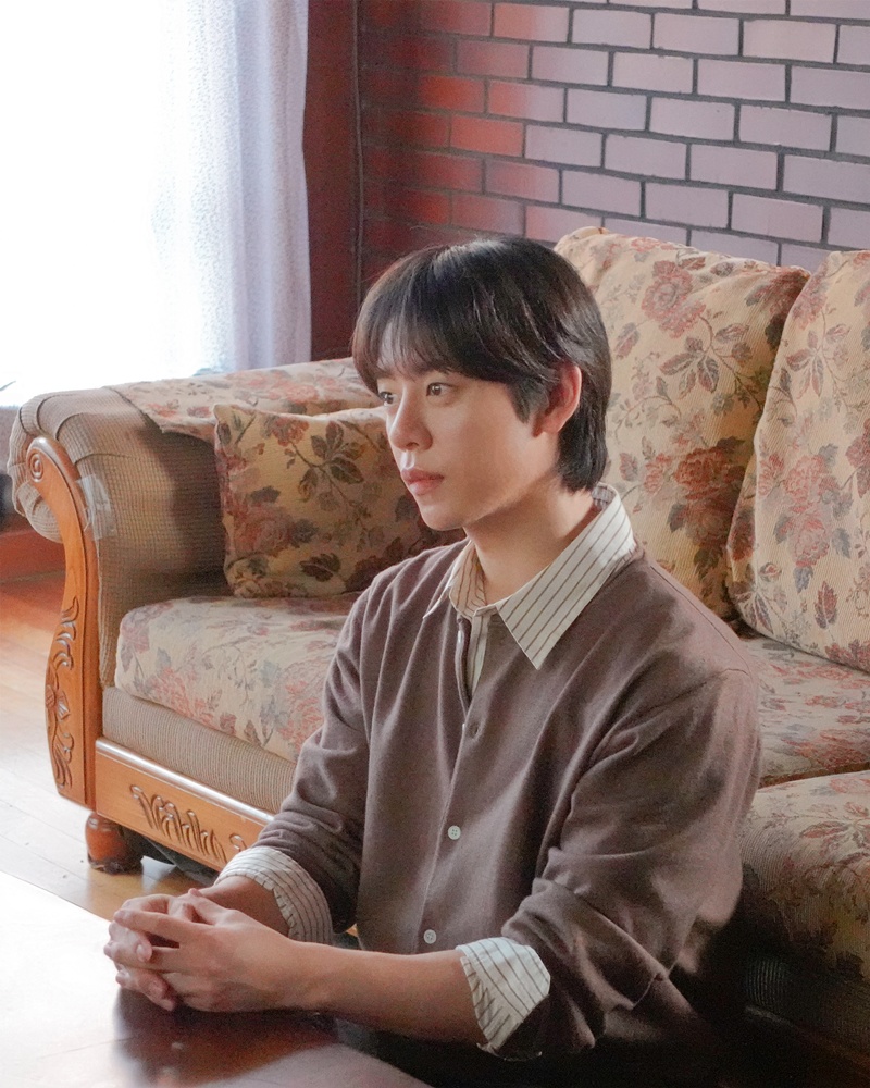 B.A.P 정대현, 3년 만에 솔로 신곡…절절 사부곡 '스테이' 발표