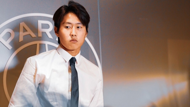 이강인 합의 완료라더니, 오피셜 왜 안 뜨나…나폴리 한숨 "나간다던 선수가 안 나가네" 지연에 답답