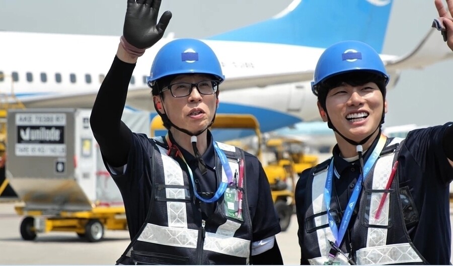 유재석→주우재, 인천공항 취업 비주얼…직원 뺨치는 유니폼 출국인사('놀면 뭐하니')