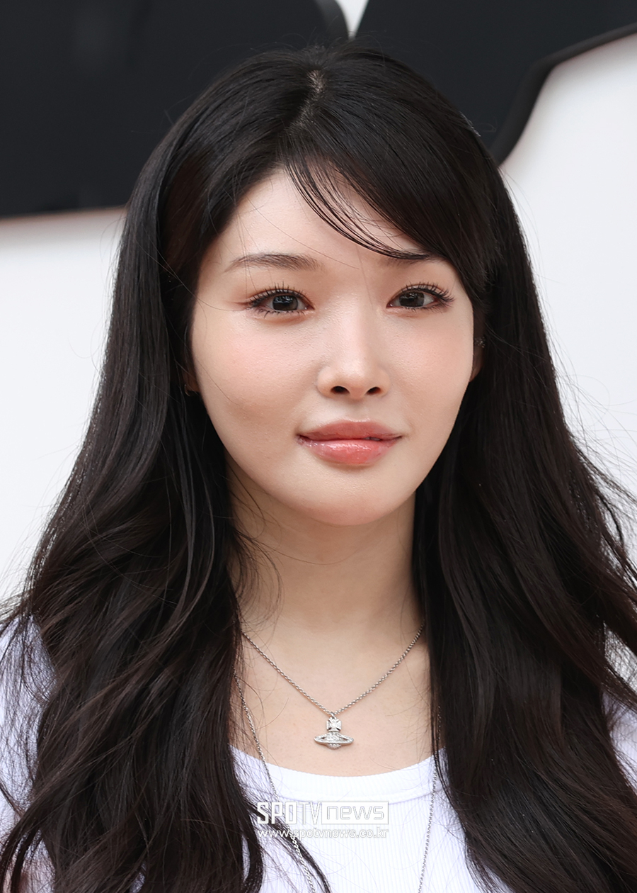 [포토S] 청하, 비오는 날씨에도 청초한 미모