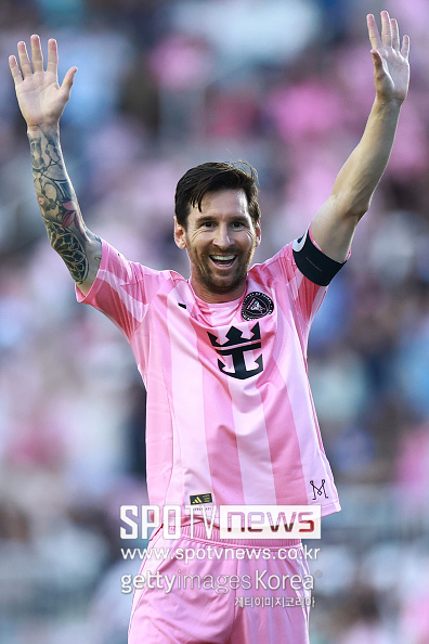 [속보] ‘축구의 神’ ‘GOAT’ 메시, 미국에 남는다…“인터 마이애미 재계약→협상 막바지”