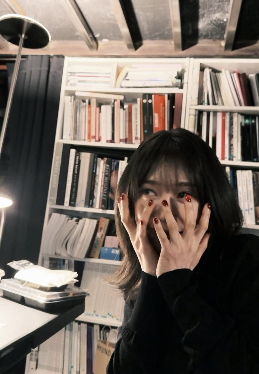 '학폭논란 종결' 김히어라, 얼굴 반쯤 가린 채 근황 공개