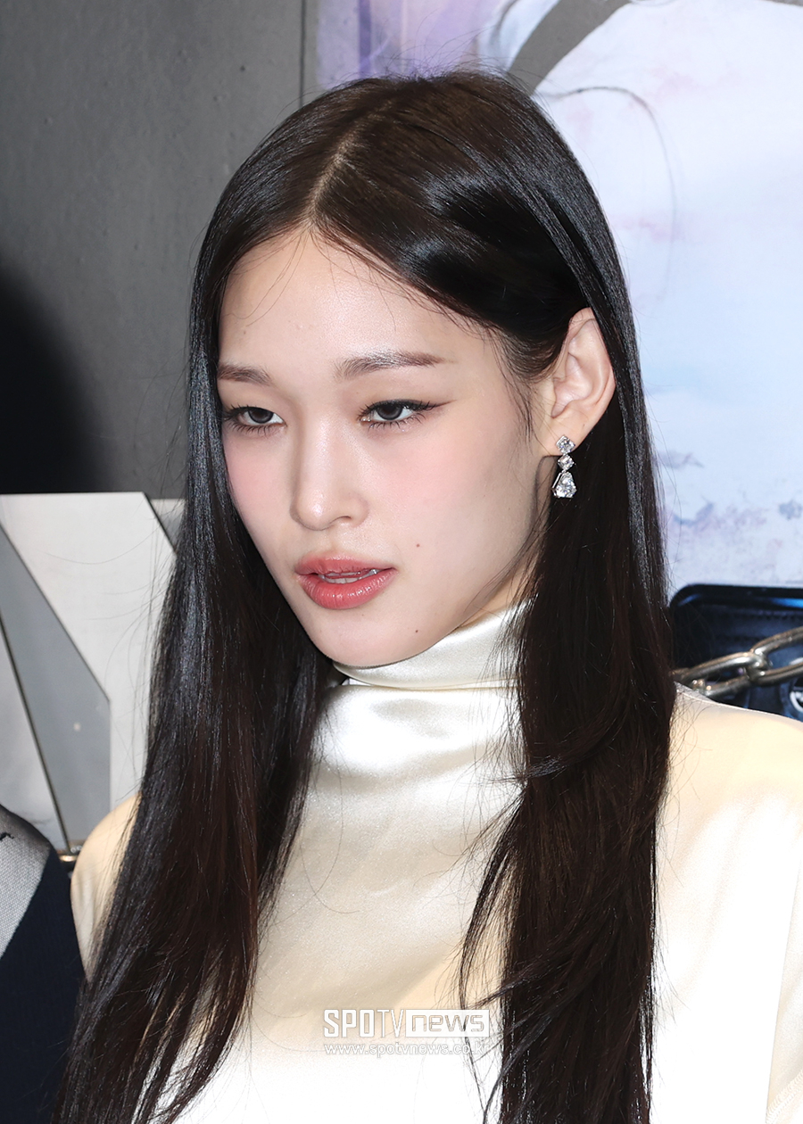 [포토S] '신세계 정유경 회장 딸' 애니, 혼성 5인조 가수 데뷔