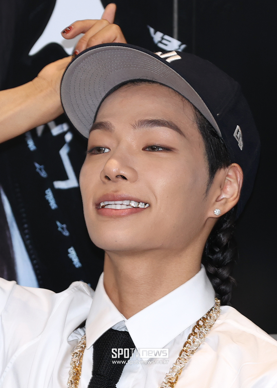 [포토S] 올데이 프로젝트 타잔, '치아에 돋보이는 그릴즈'