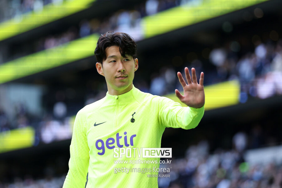 ▲ 올여름 토트넘 홋스퍼와 손흥민(33)의 결별이 '데드라인'을 향해 치닫는 가운데 차기 행선국으로 유력시되는 사우디아라비아 언론이 "알아흘리가 한국인 공격수 영입전 선두"라 밝혀 관심이 집중되고 있다. 토트넘 내부 사정에 밝은 현지 전문가를 통해선 "스퍼스가 오는 8월 한국 방문 이전에 손흥민을 매각할 수도 있다"는 주장까지 제기돼 이적 징후가 영국 안팎에서 감지되는 흐름이다. 
