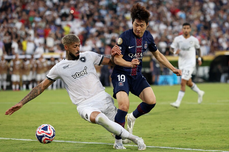 "LEE 선발 유력→충격 결장" PSG, 깜짝패 여파 딛고 16강행…메시의 마이애미와 맞대결 예고