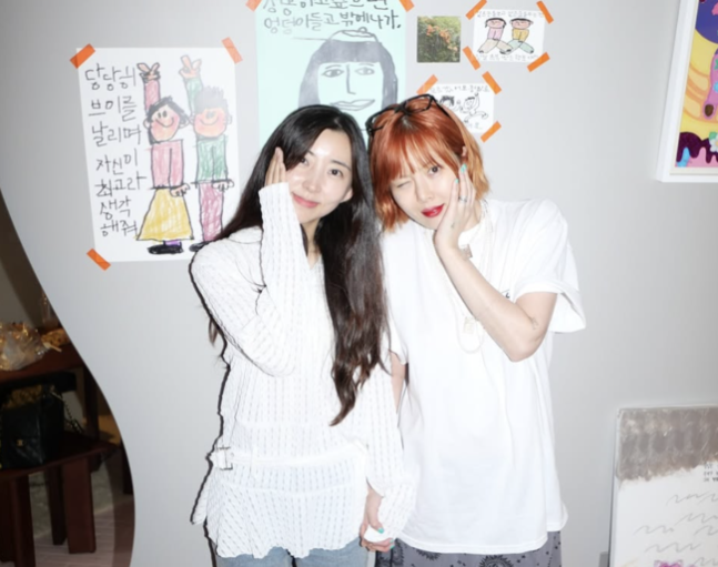 포미닛 현아·권소현, 누가 불화설이래…손 꼭 잡은 '다정 투샷' 공개