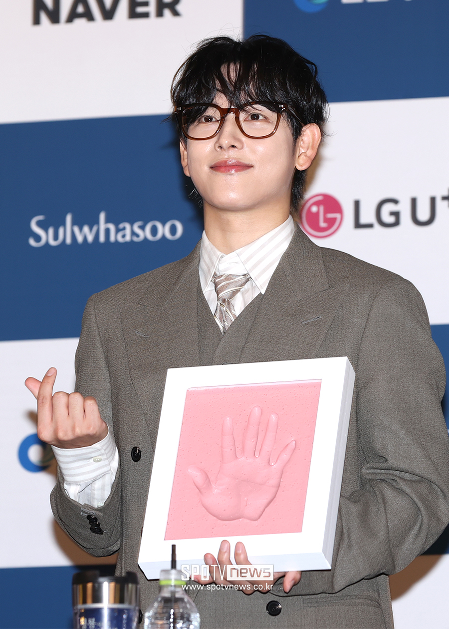 [포토S] 임시완, '핸드프린팅 들고'