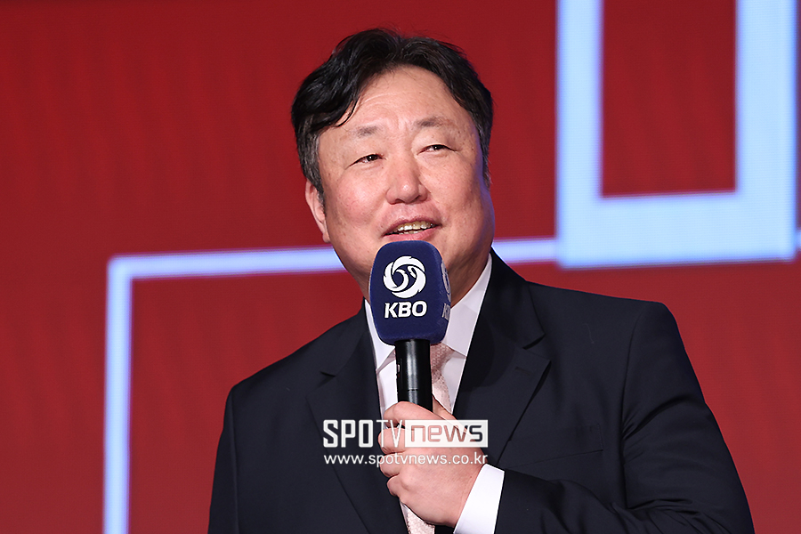 '손호영 이후 첫 트레이드' 차명석 단장 "내가 현장에 얘기…퓨처스 유망주들 자리 못 잡아"